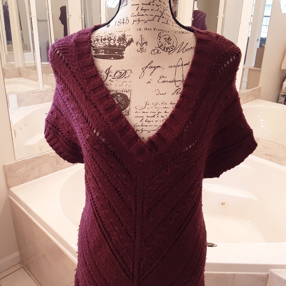Super cute Sweater short sleeve top.